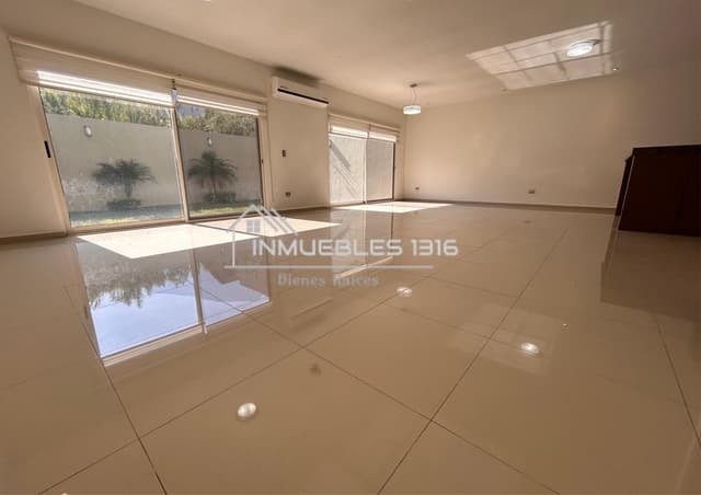 Casa en renta (zona Sierra Alta) Fracc. Azulejos