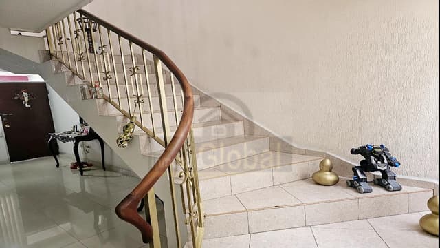 CASA RENTA AMPLIA EXCELENTE UBICACION COL. LEONES MONTERREY NL