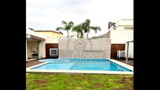 CASA AMPLIA VENTA DE 720 M2 TERRENO Y 36 ML DE FRENTE EN CUMBRES 4TO SECTOR MONTERREY NL