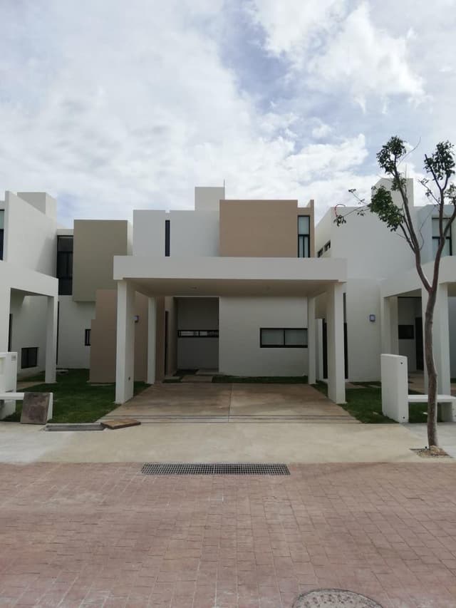 casa en venta en privada conkal, parques centrales- seguridad 24/7