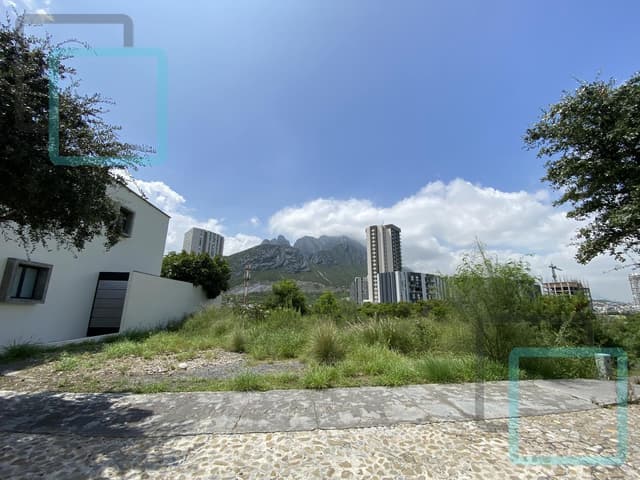 TERRENO RESIDENCIAL EN VENTA ZONA VALLE PONIENTE SANTA CATARINA