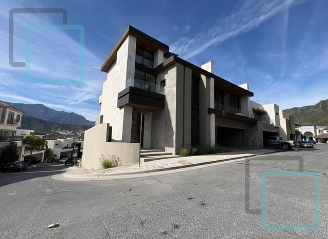 CASA EN VENTA CLUB DE GOLF LA HERRADURA ZONA CARRETERA NACIONAL MONTERREY