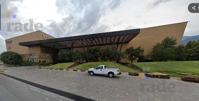 Local en renta en Carretera Nacional.