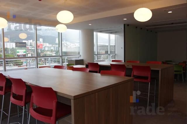 Oficina en renta en Av. San Jerónimo Monterrey NL.