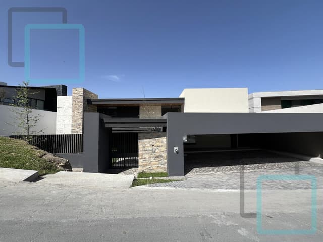 CASA EN VENTA SIERRA ALTA ZONA CARRETERA NACIONAL MONTERREY