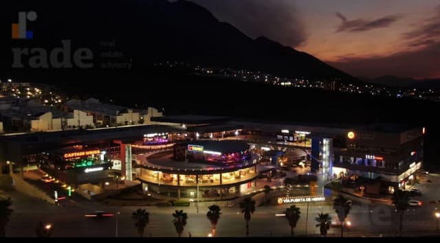 Local en Renta en Av. Paseo de los Leones, Monterrey NL.