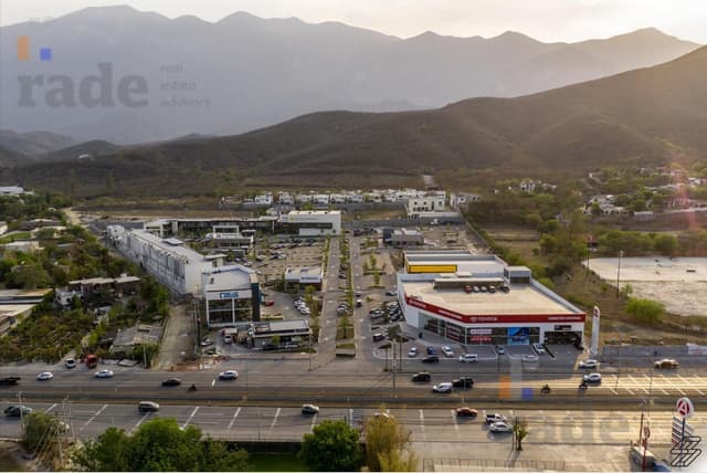 Local en Carretera Nacional EL URO