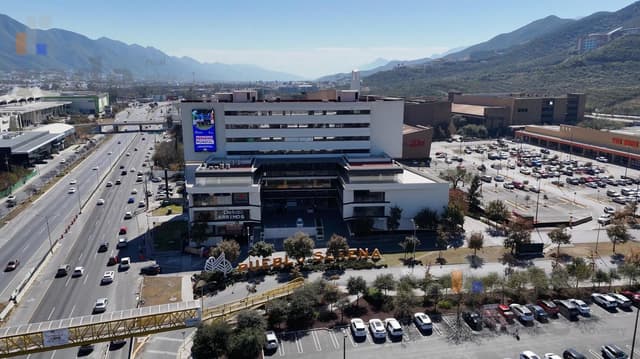 LOCAL EN RENTA EN CARRETERA NACIONAL