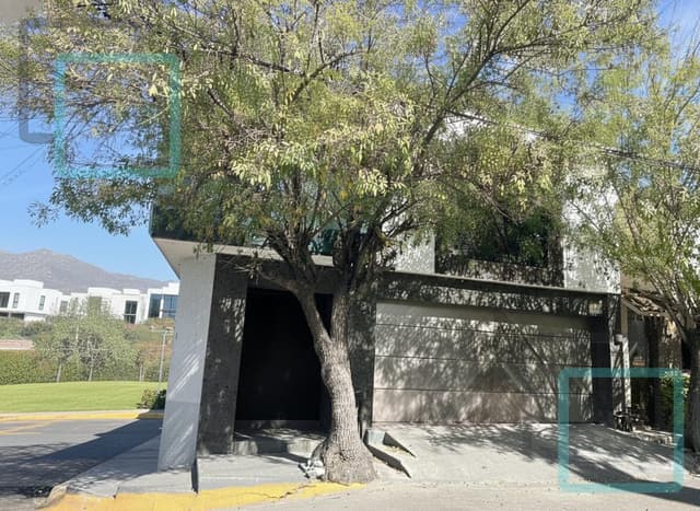 CASA EN RENTA COLONIA FUENTES DEL VALLE ZONA SAN PEDRO GARZA GARCÍA
