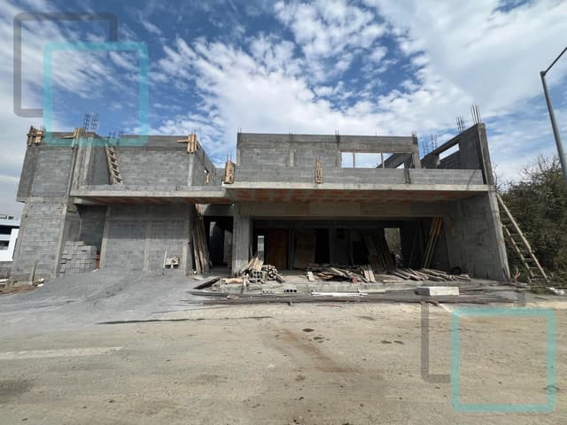 CASA EN VENTA SIERRA ALTA ZONA CARRETERA NACIONAL MONTERREY