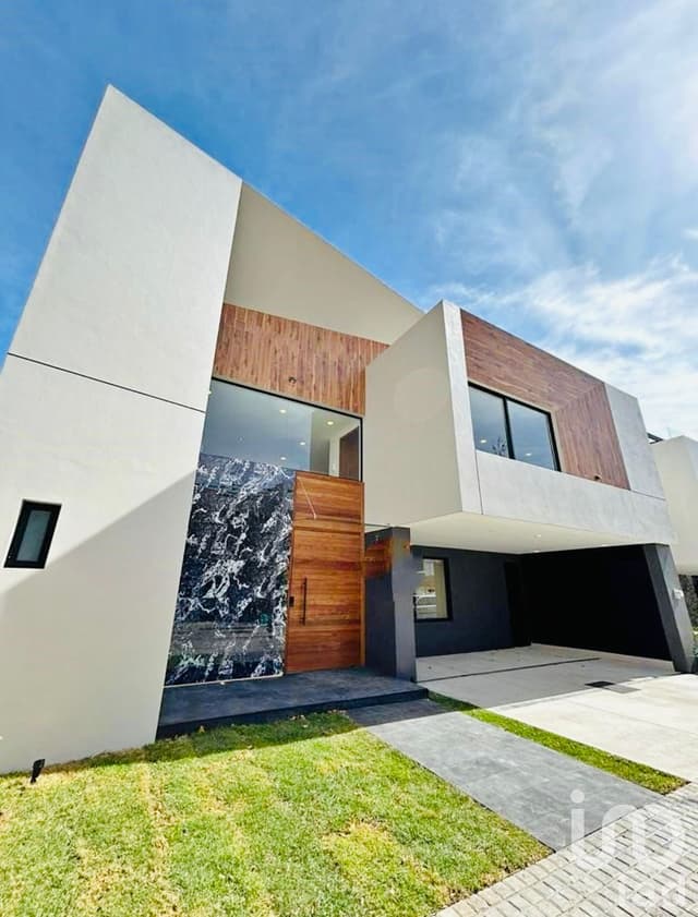 Casa en renta en Lomas de Angelópolis II, cerca de Sonata
