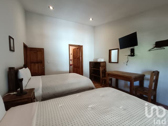 Casa contemporánea con hospedaje operando, 8 habitaciones equipadas, ideal inversión turística