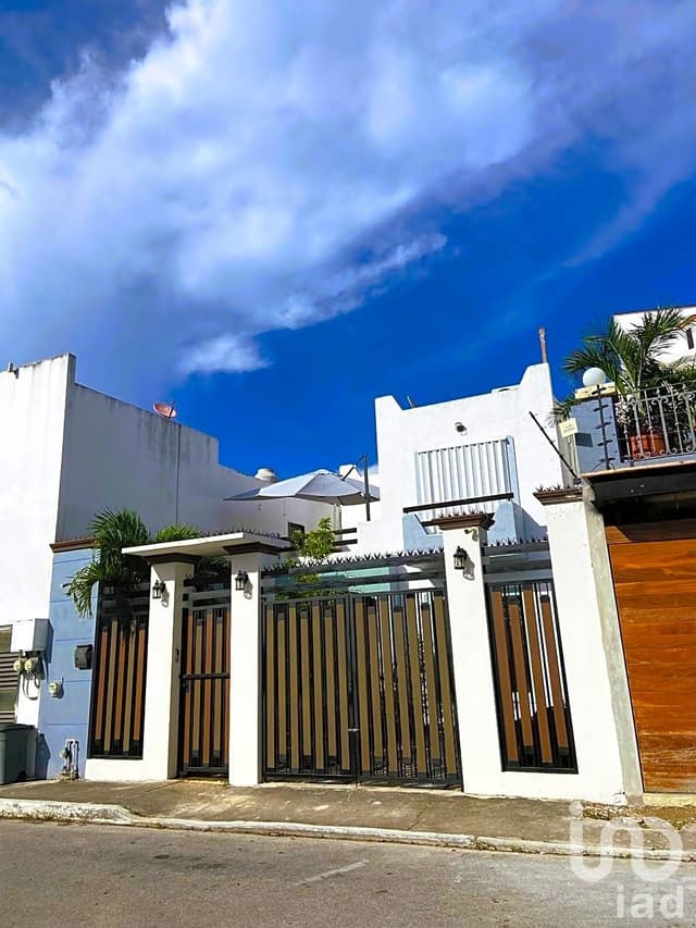 Casa en Venta de 3 recamaras en Bosque Real Playa Del Carmen