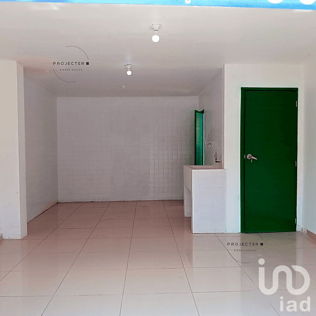 Accesoria (local) ubicada sobre avenida principal, en Tlalnepantla Edo. Méx.