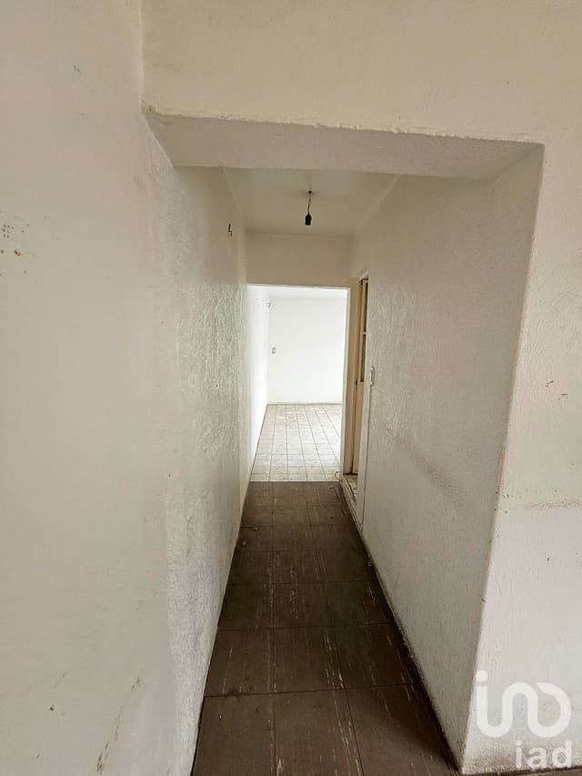 Casa con 5 departamentos independientes en venta cerca de Vallejo, ideal para inversión y rentas