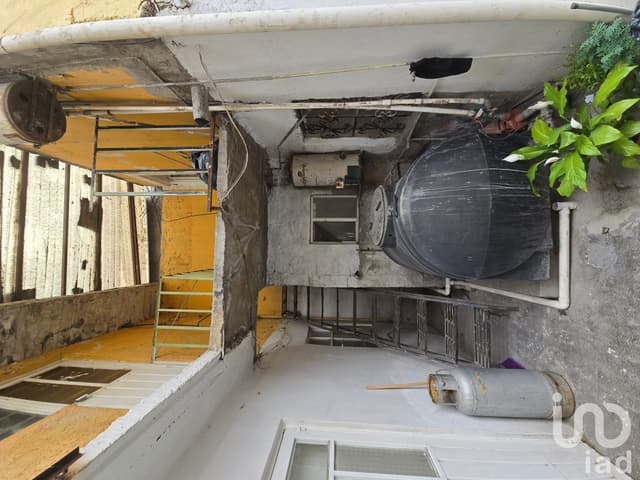 Casa con 5 departamentos independientes en venta cerca de Vallejo, ideal para inversión y rentas
