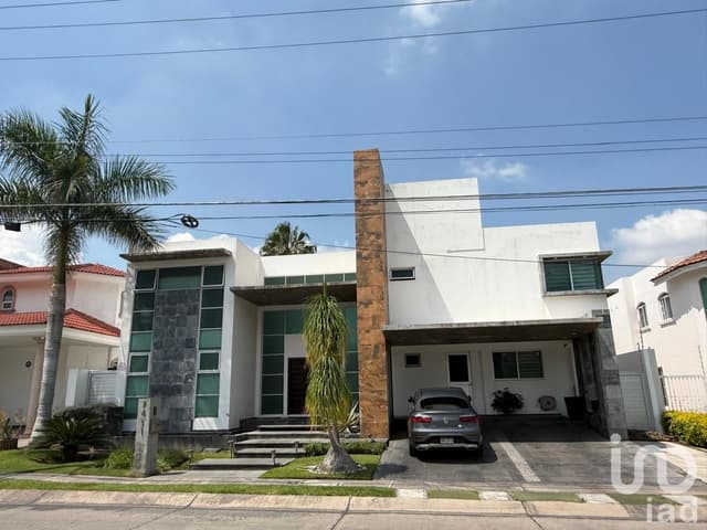 CASA EN VENTA FRACC. CASA FUERTE, TLAJOMULCO, JALISCO