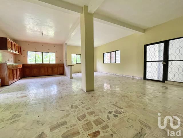 Venta de Casa con amplio jardín con árboles frutales, Temixco, Morelos