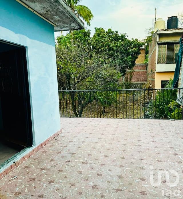 Venta de Casa con amplio jardín con árboles frutales, Temixco, Morelos