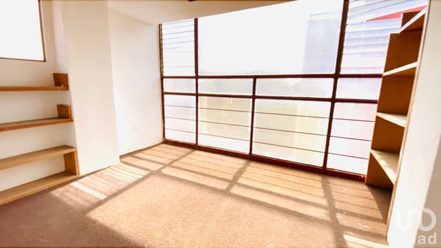 Venta de Oficina, sobre Avenida principal en la Col. Roma.