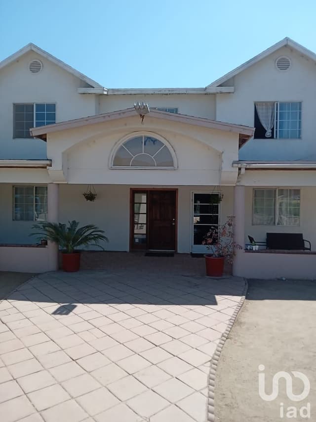 Renta de Inmueble Comercial con amplio terreno en Tijuana B.C. Col. Matamoros C.P. 22203