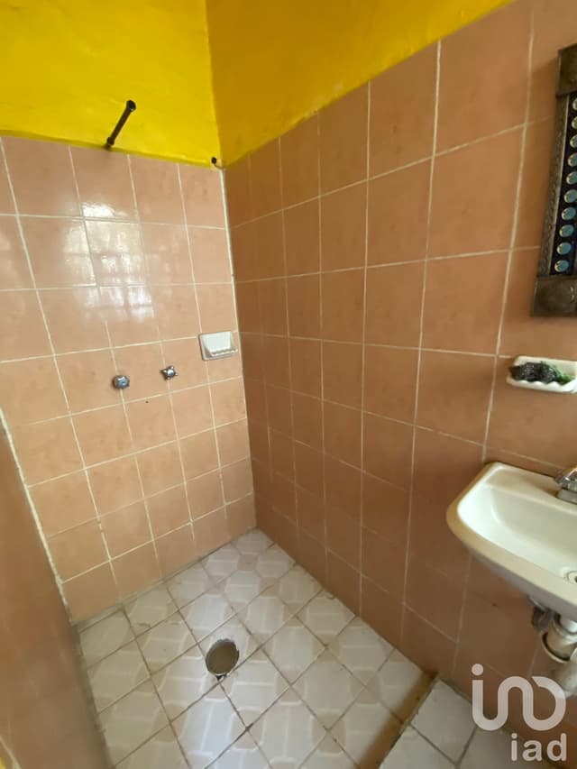 SE VENDE CASA EN EN CENTRO DE MORELIA A UNA CUADRA DE LA MADERO Y 2 DE LAS TARASCAS