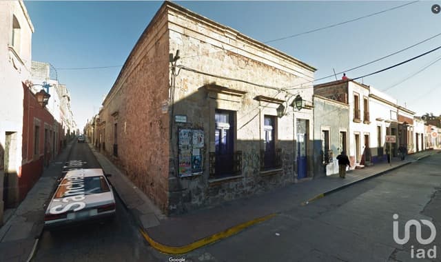 SE VENDE CASA EN EN CENTRO DE MORELIA A UNA CUADRA DE LA MADERO Y 2 DE LAS TARASCAS