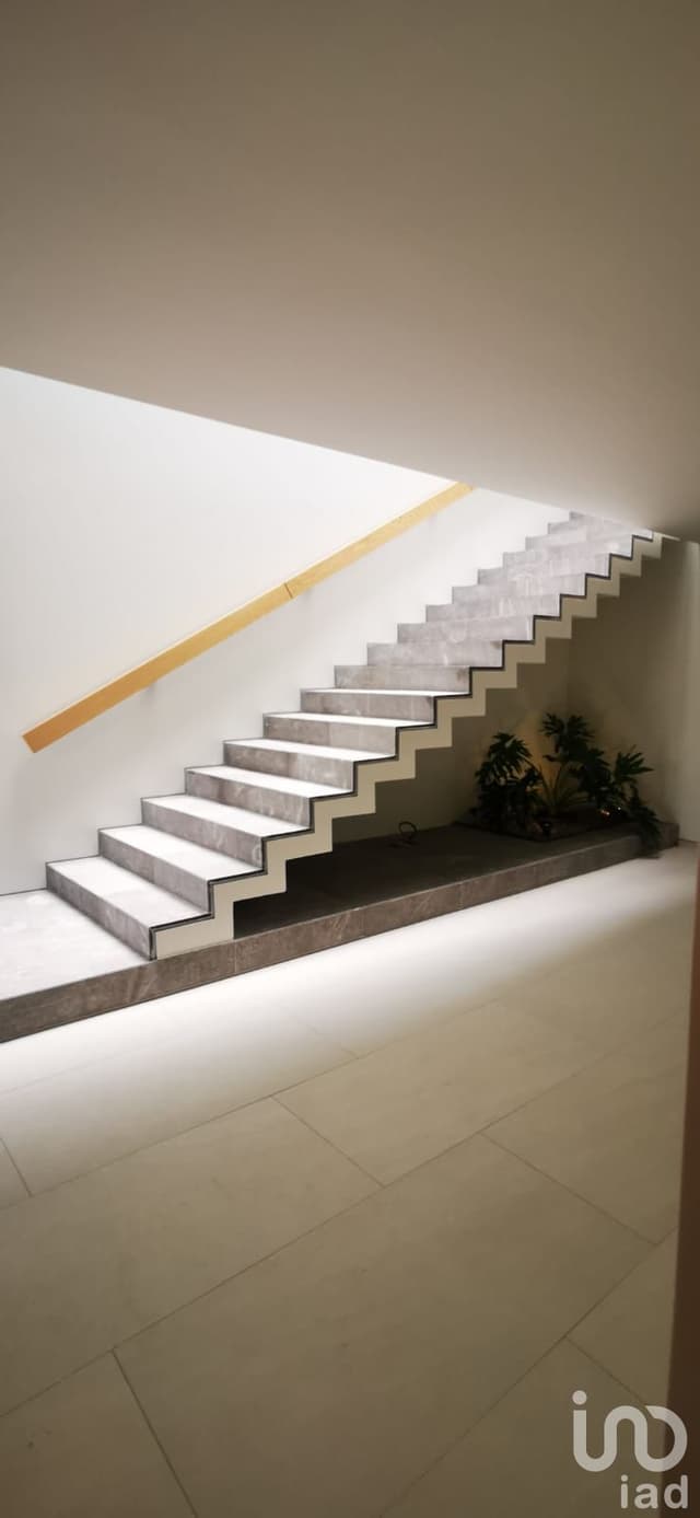 SE VENDE CASA EN RESIDENCIAL BOSQUES TRES MARIAS EXELENTE PLUSVALIA