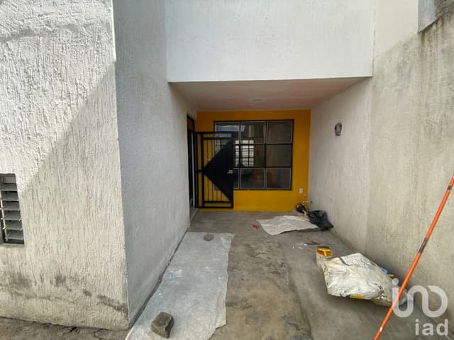 SE VENDE CASA EN PRIMO TAPIA ORIENTE A UNA CUADRA DE LA MADERO SALIDA A CHARO MORELIA