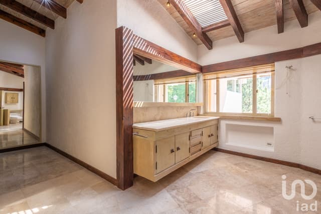 Casa 1690m2 terr 1200 de contrucción, alberca, gym., cuarto/chofer, E: 5 autos, fracc.priv, vig.24/7