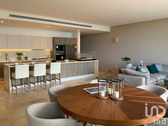 Condominio de Lujo Frente al Mar en Venta en Puerto Cancún, Quintana Roo