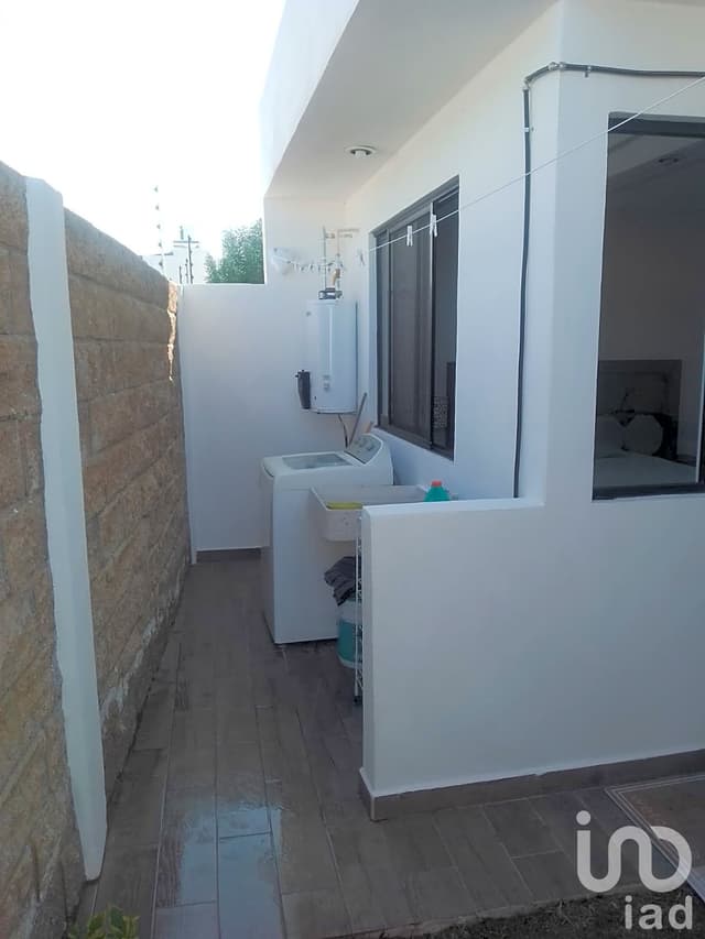 VENDO CASA FRENTE A UNIV. MONDRAGON EN TARAY QUERETARO