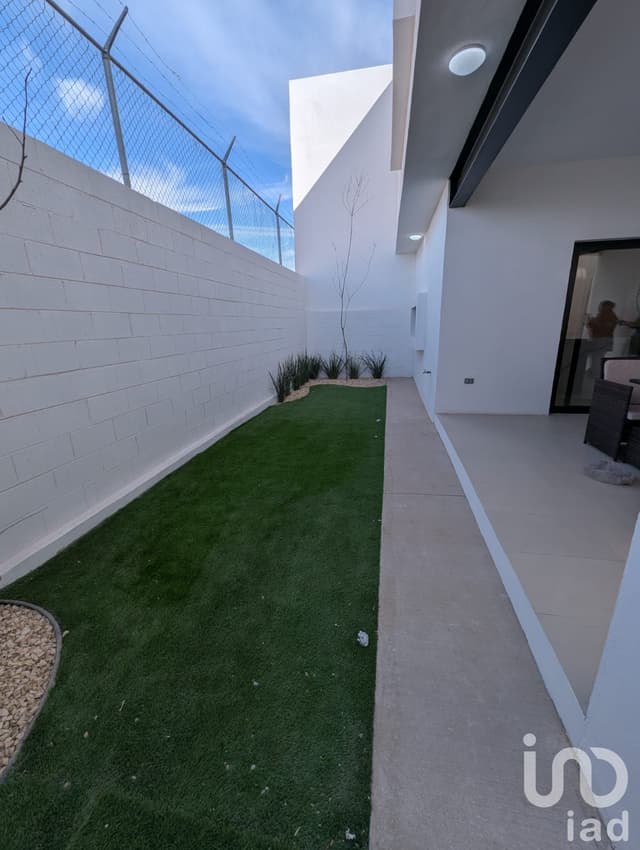 Casa con Casa Club en Venta Zona Ejercito y Torres
