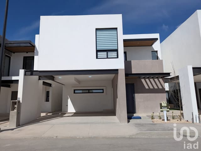 Casa con Casa Club en Venta Zona Ejercito y Torres