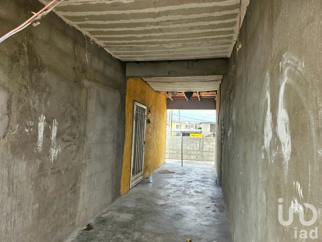 SE VENDE CASA POR EJE VIAL Y BLVD ZARAGOZA