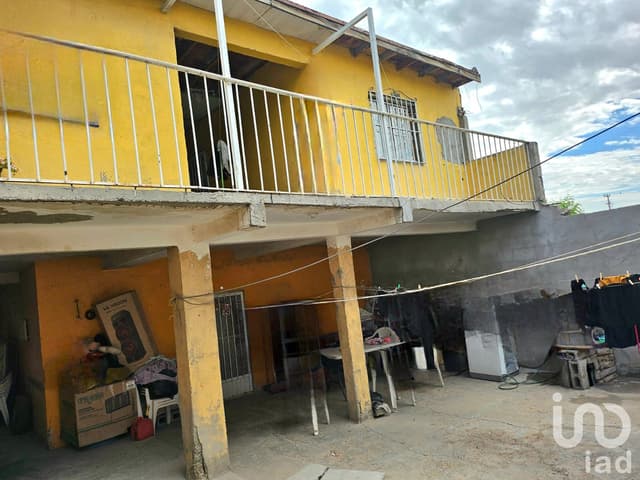 SE VENDE CASA POR EJE VIAL Y BLVD ZARAGOZA