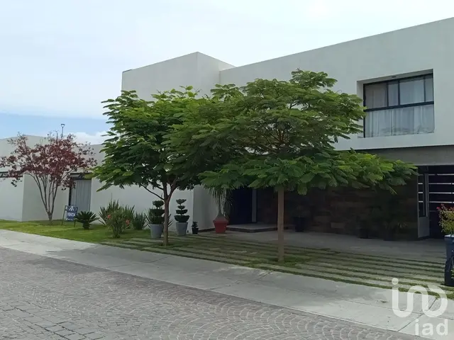 CASA EN VENTA EN ALQUERIA DE POZOS, SAN LUIS POTOSI (CON ESTANCIA PARA VISITAS)