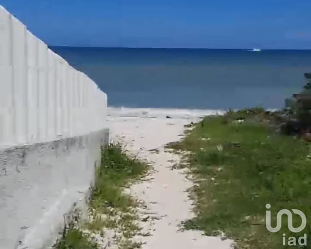 TERRENO EN VENTA A SOLO UNOS PASOS DEL MAR Y A UN PRECIO INCREIBLE, EN CHUBURNA PUERTO, PROG. YUC.