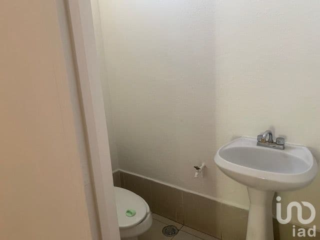 LOCAL COMERCIAL ZONA ALTA DENSIDAD DE MERCADO COLONIA JACARANDAS TLALNEPANTLA