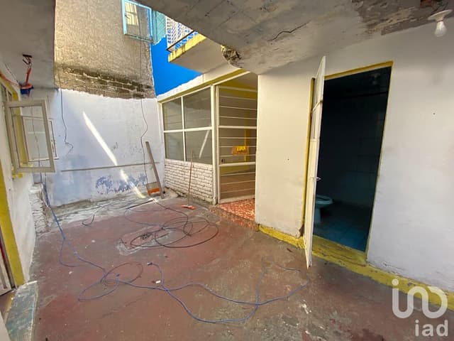 Casa para Inversión con Local Comercial