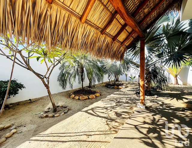 MODERNA CASA COSTERA en VENTA en LA PUNTA