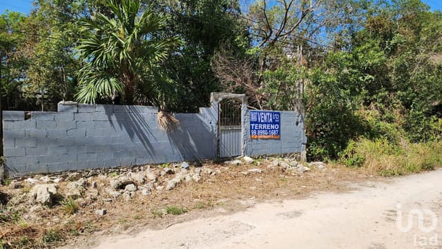 Terreno en Venta 300 m2 Bardeado con servicio a pie de calle, a 100 mts de av. Cancún