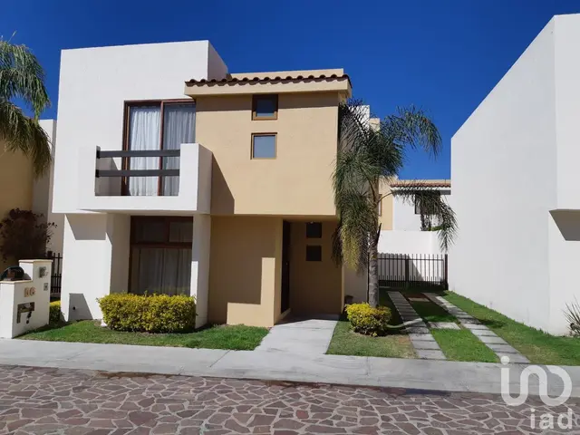 CASA EN RENTA EN CUMBRES DEL LAGO, QUERETARO
