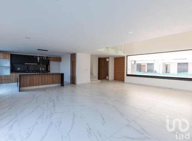 Casa en Venta con Terraza y Recámara en Planta Baja en Parque Chiapas, Lomas de Angelópolis III