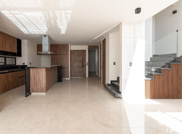 Casa en venta en Parque Chiapas, Lomas de Angelópolis III – Recámara en planta baja y rooftop