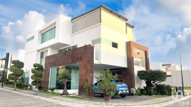 Casa 397m² en Lomas 3 Cascatta | Muros de Ladrillo