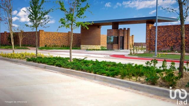 TERRENO RESIDENCIAL EN ALTOZANO PASEO DE LOS PINOS