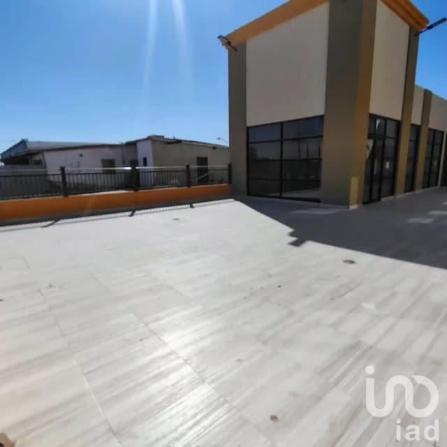 LOCAL EN RENTA PLAZA SAN FELIPE CON TERRAZA