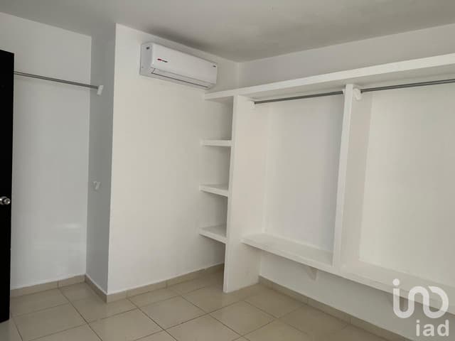 RENTA DE CASA EN PRIVADA BOSQUES DEL RIO