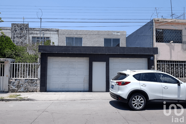 Casa de Oportunidad en Venta en Tres Guerras, Celaya - Sólo recursos propios.